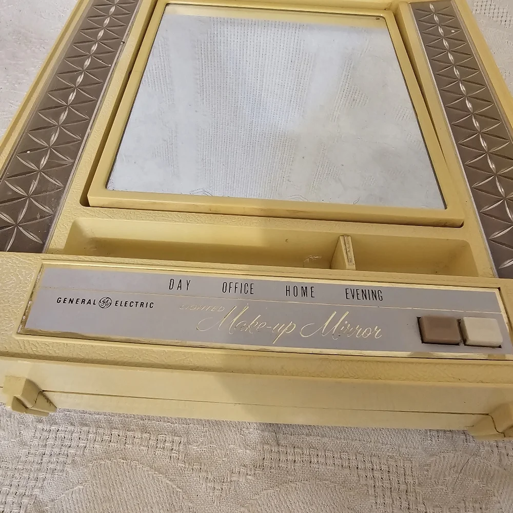 Vintage GE 4-way Light 2-Sided Makeup Mirror Portable Electric
